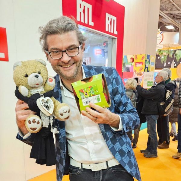 Pomme Juliet à reçu le journaliste et auteur Olivier Dauvers sur son stand au Salon de l'Agriculture !